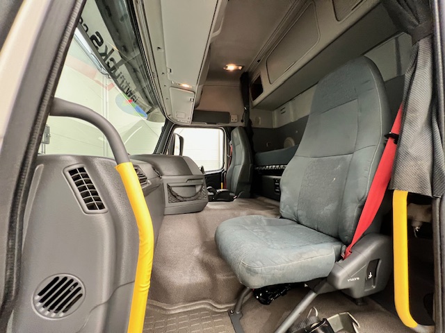 Volvo FM 450 Dropside Brick Grab Drawbar