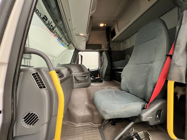 Volvo FM 450 Dropside Brick Grab Drawbar