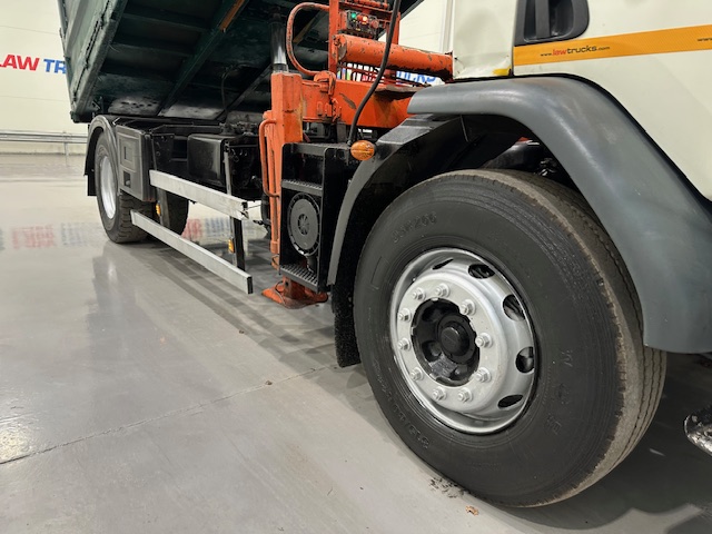 DAF LF55 220 4×2 Steel Tipper Grab Manual
