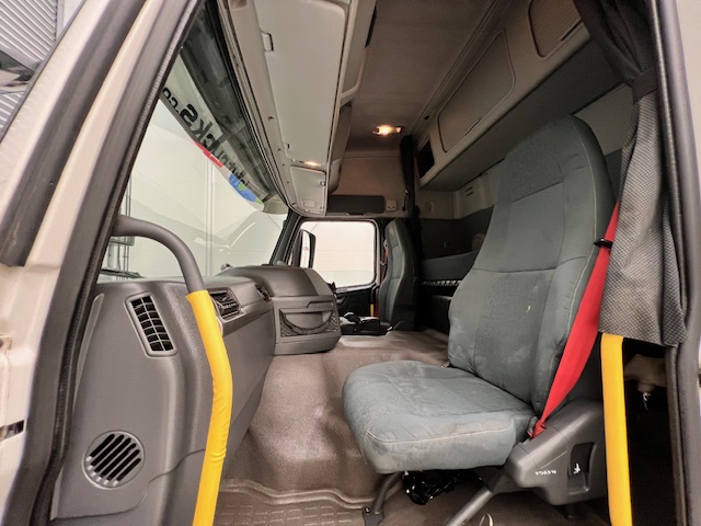 Volvo FM 450 Dropside Brick Grab Drawbar