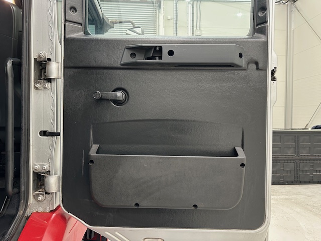 MAN TGL 12.220 Crew Cab Tilt and Slide