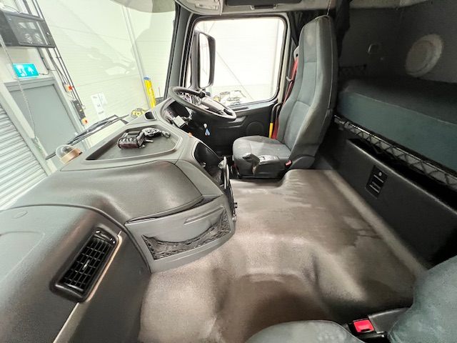 Volvo FM 450 Dropside Brick Grab Drawbar