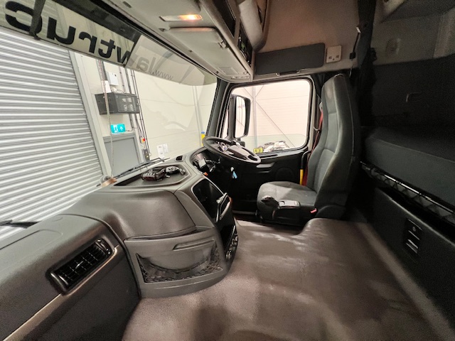 Volvo FM 450 Dropside Brick Grab Drawbar