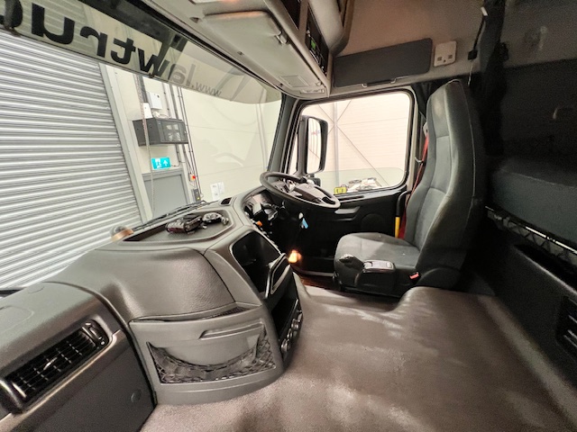 Volvo FM 450 Dropside Brick Grab Drawbar