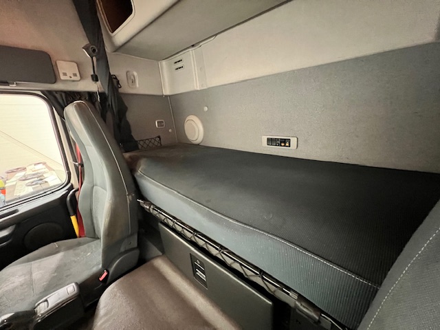 Volvo FM 450 Dropside Brick Grab Drawbar