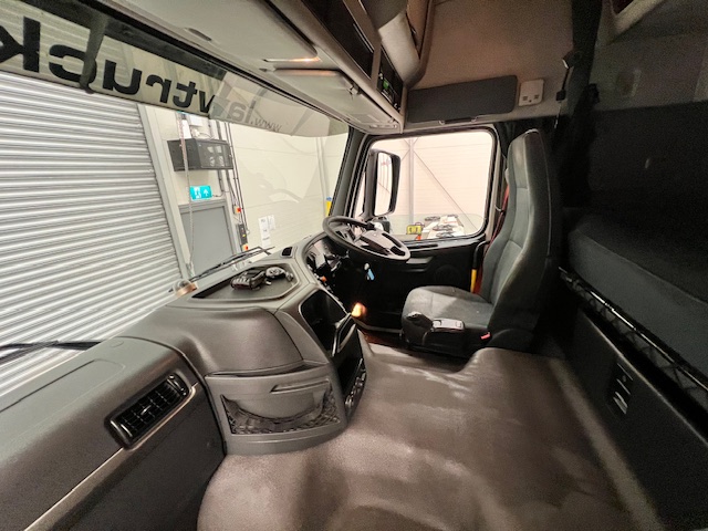 Volvo FM 450 Dropside Brick Grab Drawbar