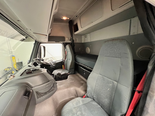Volvo FM 450 Dropside Brick Grab Drawbar