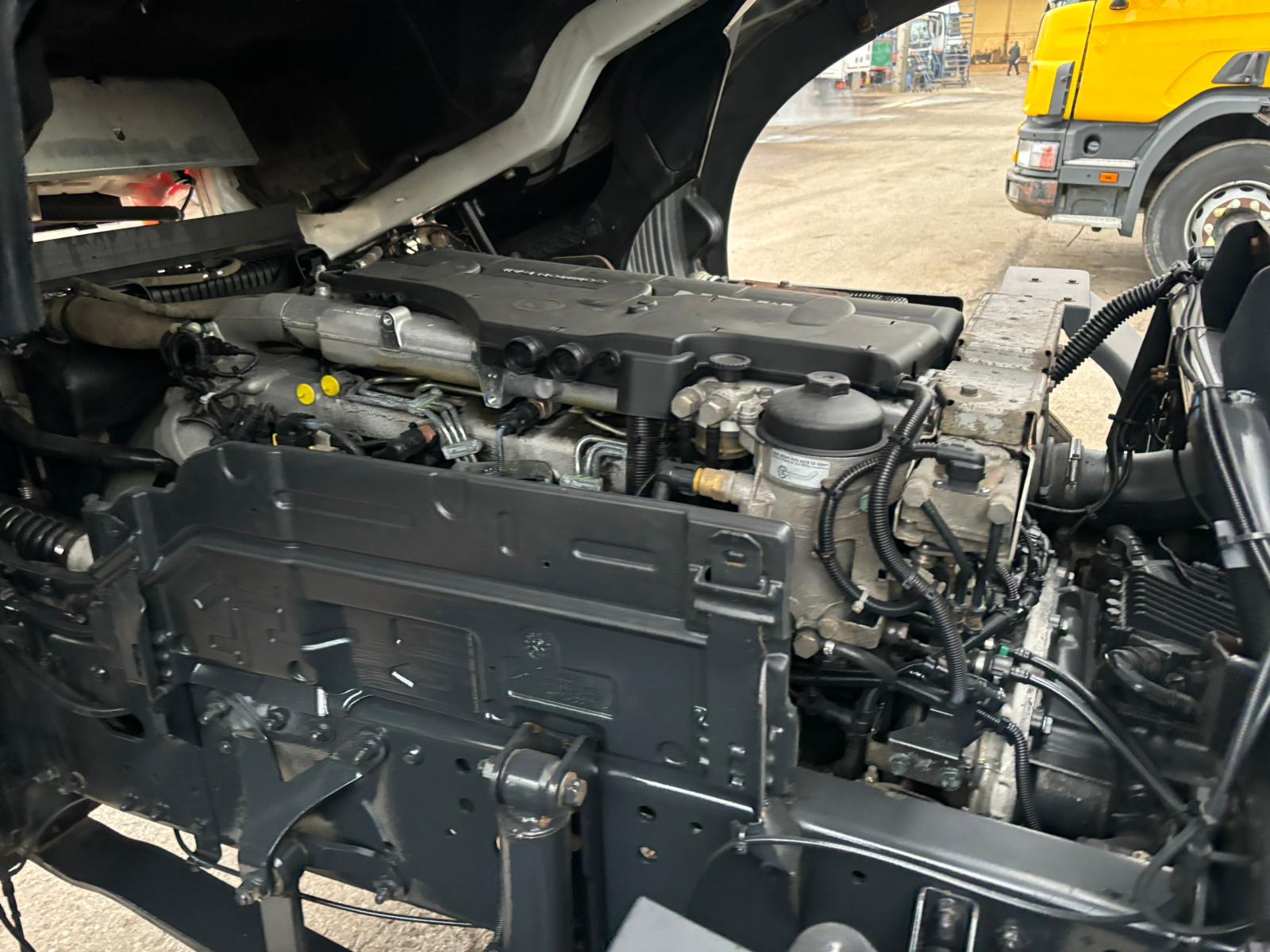 MAN TGM 18.250 4×2 Sleeper Cab Curtainsider