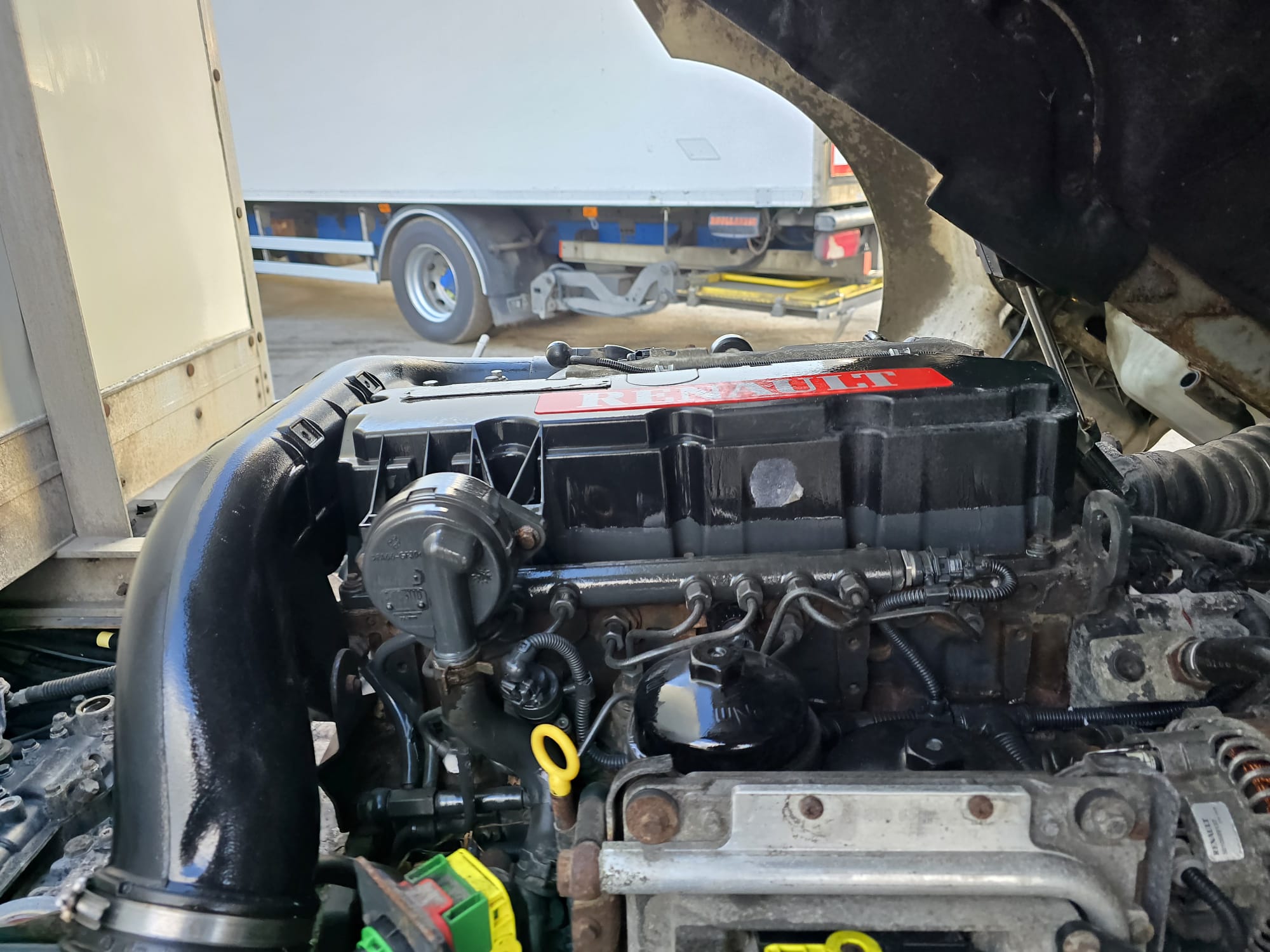 Renault Midlum 190 Sleeper Cab Box Van