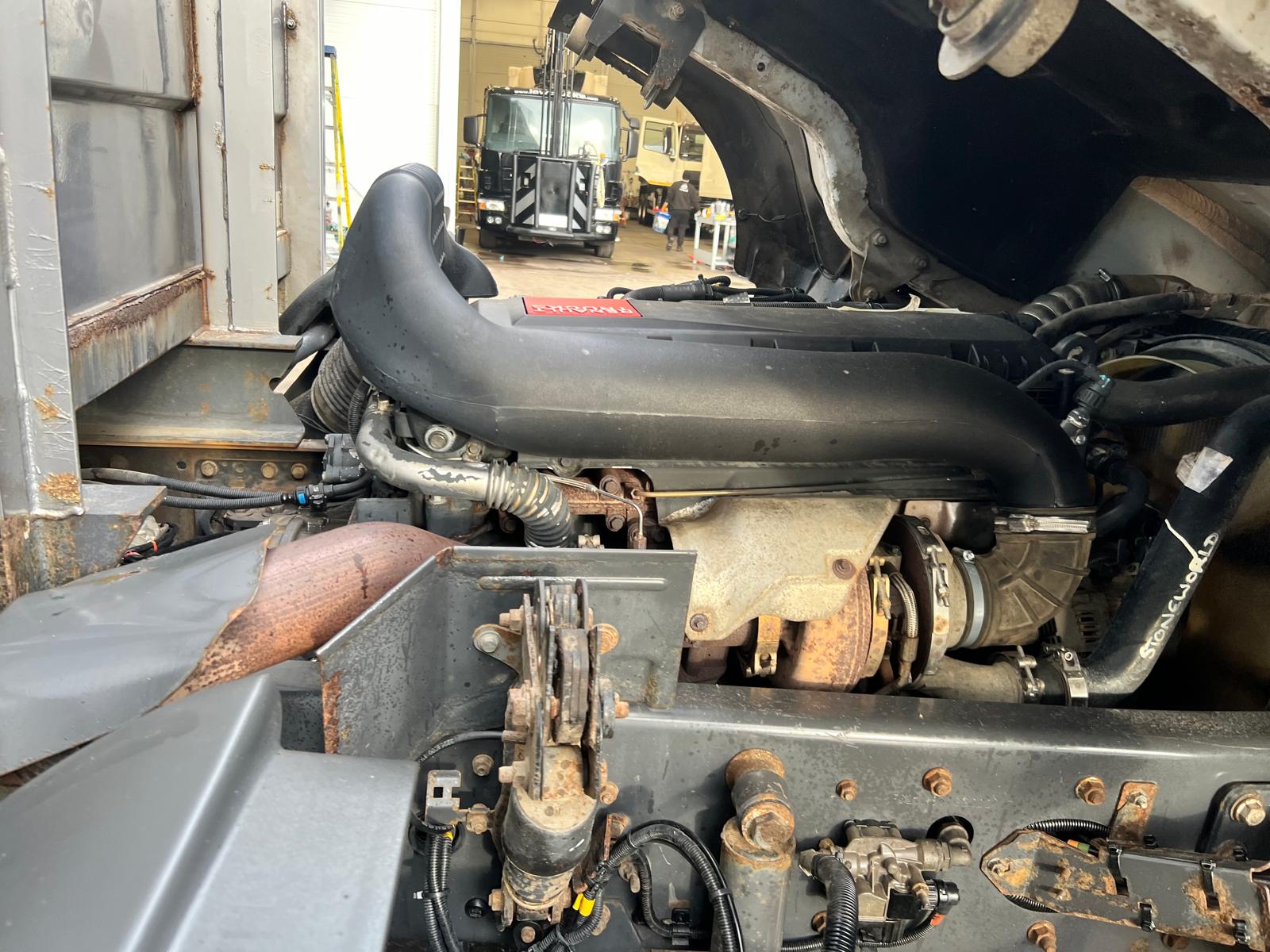 Renault C320 6×2 Day Cab Dropside with Crane
