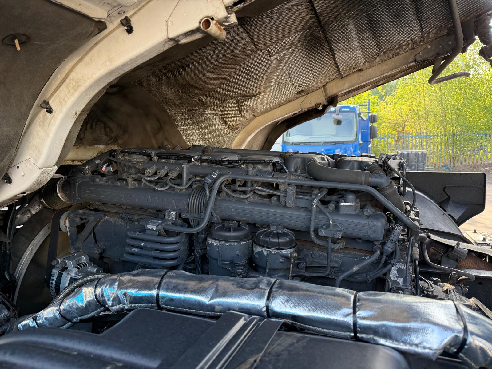 Scania P370 8×4 Sleeper Cab Skip Loader