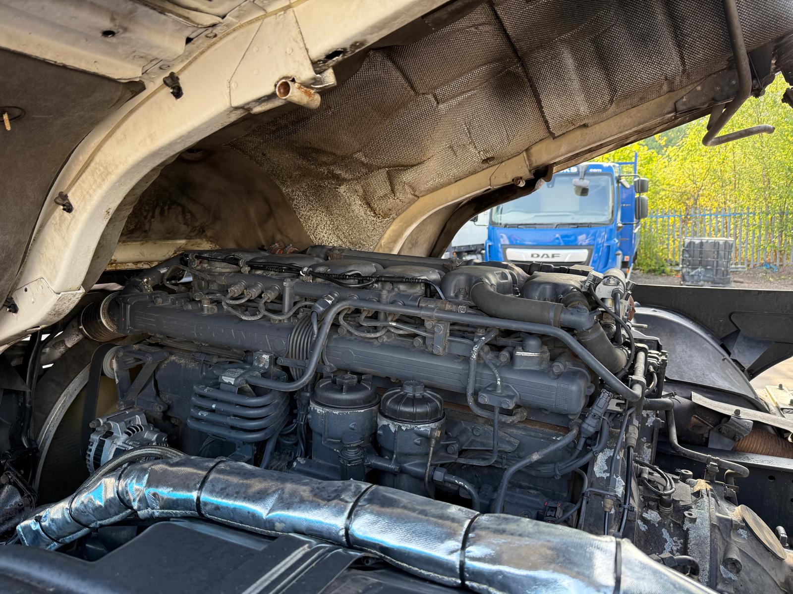 Scania P370 8×4 Sleeper Cab Skip Loader