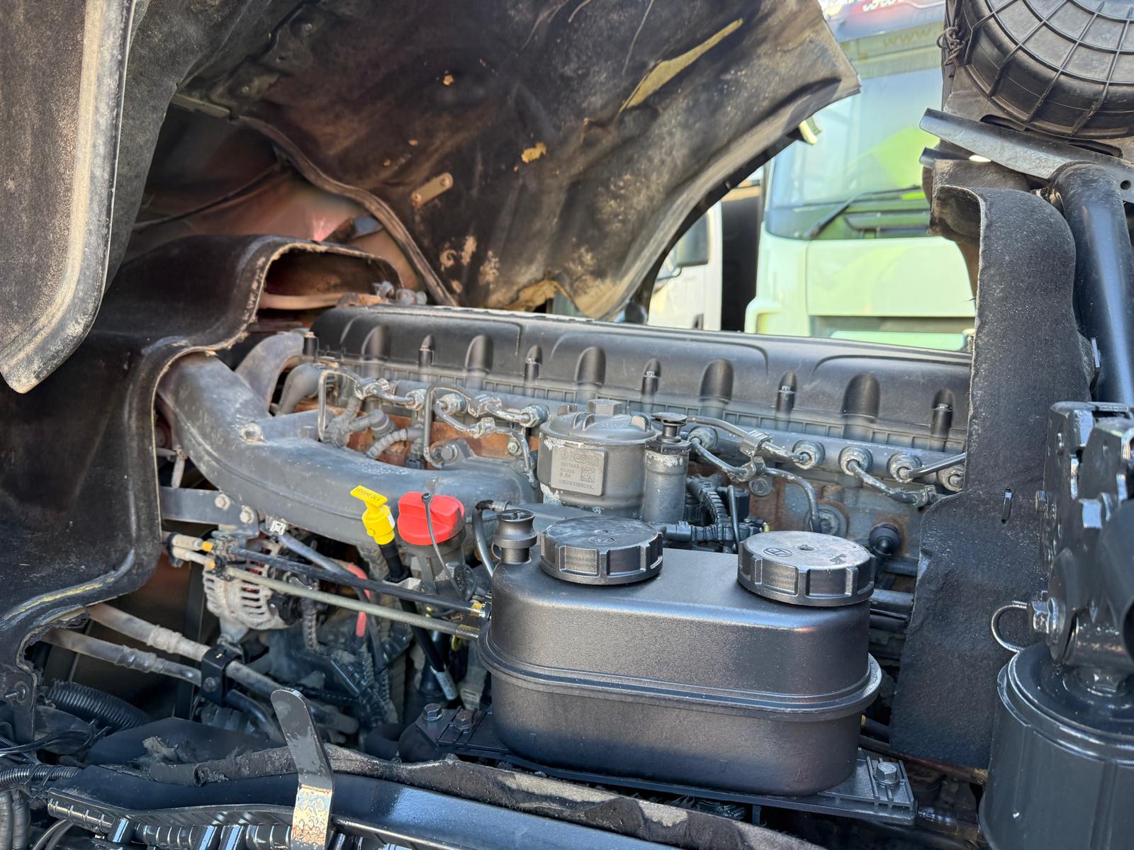 DAF CF 370 8×4 Day Cab Tipper Manual