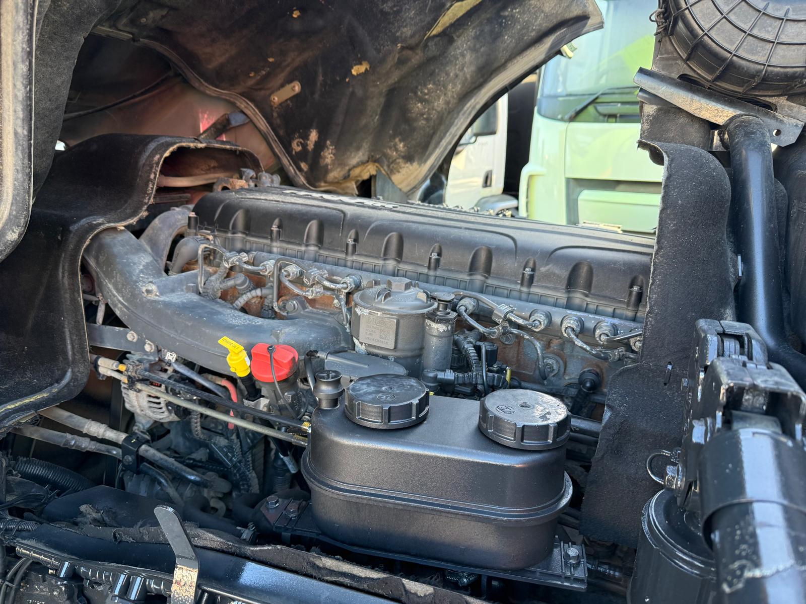 DAF CF 370 8×4 Day Cab Tipper Manual