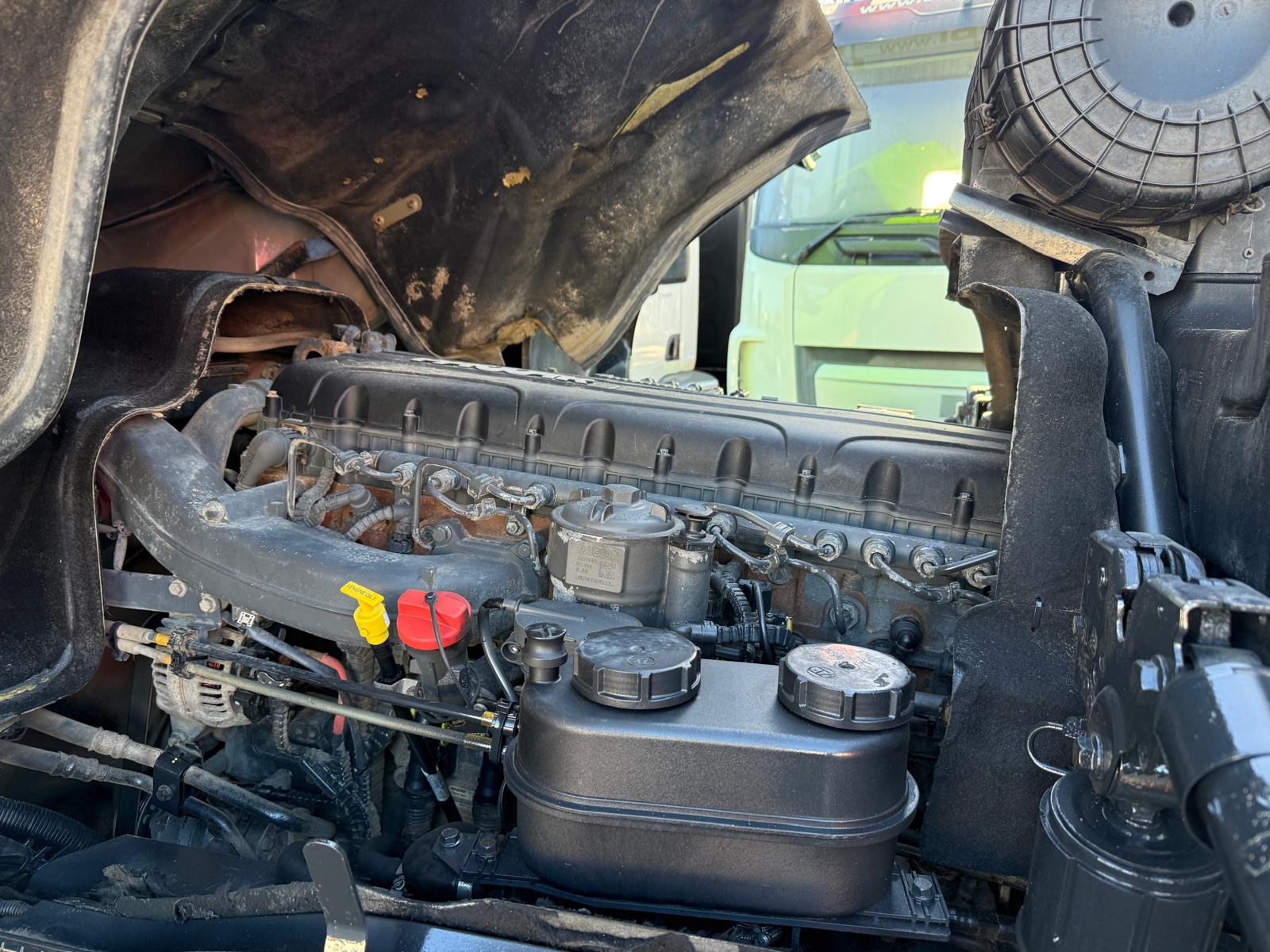 DAF CF 370 8×4 Day Cab Tipper Manual
