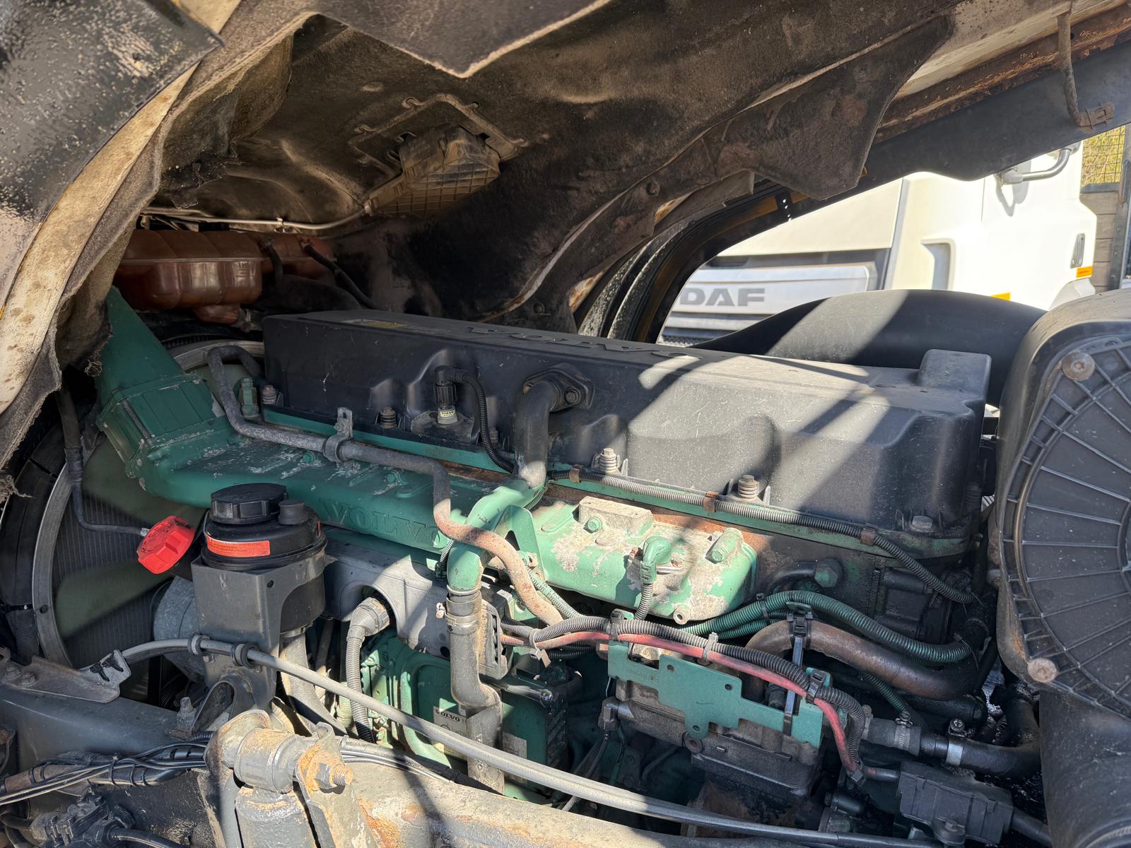 Volvo FM9 300 6×4 Sleeper Cab Tipper Manual