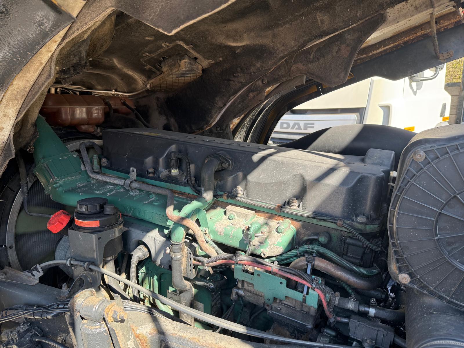 Volvo FM9 300 6×4 Sleeper Cab Tipper Manual