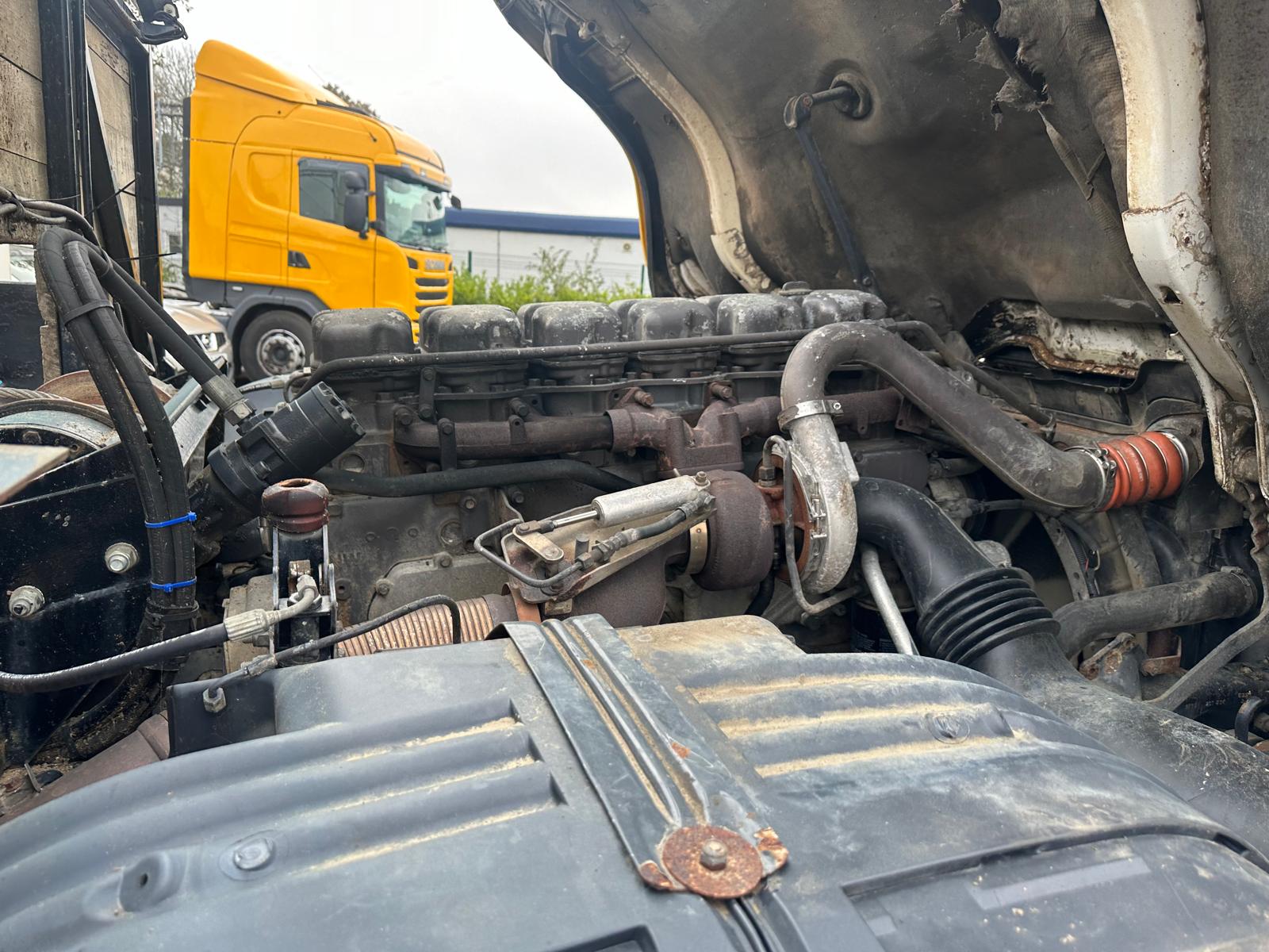 Scania 114 340 6×2 Rear Lift Day Cab Beavertail