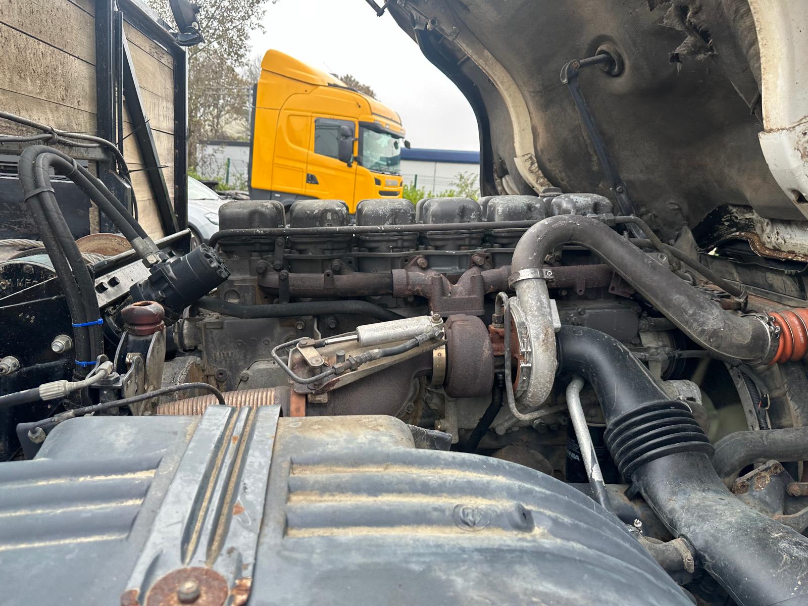 Scania 114 340 6×2 Rear Lift Day Cab Beavertail