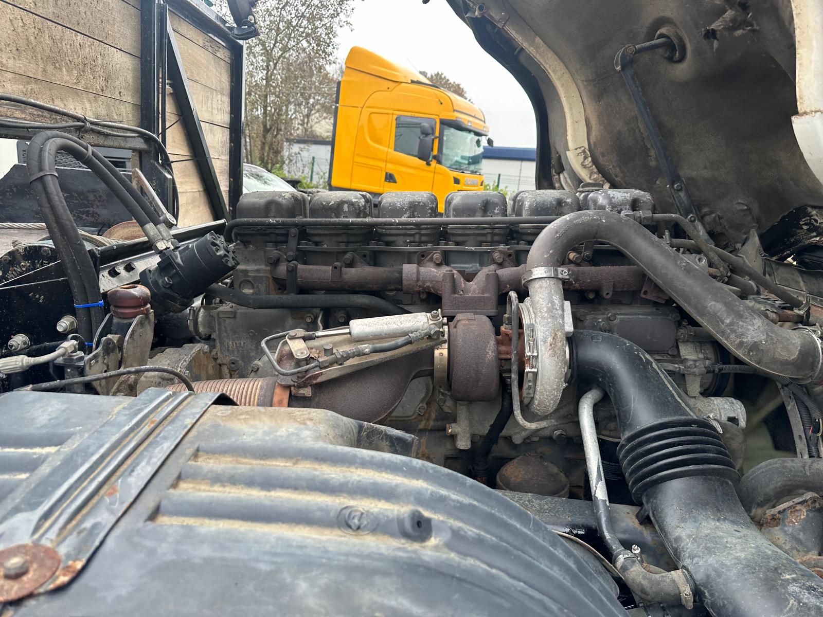 Scania 114 340 6×2 Rear Lift Day Cab Beavertail
