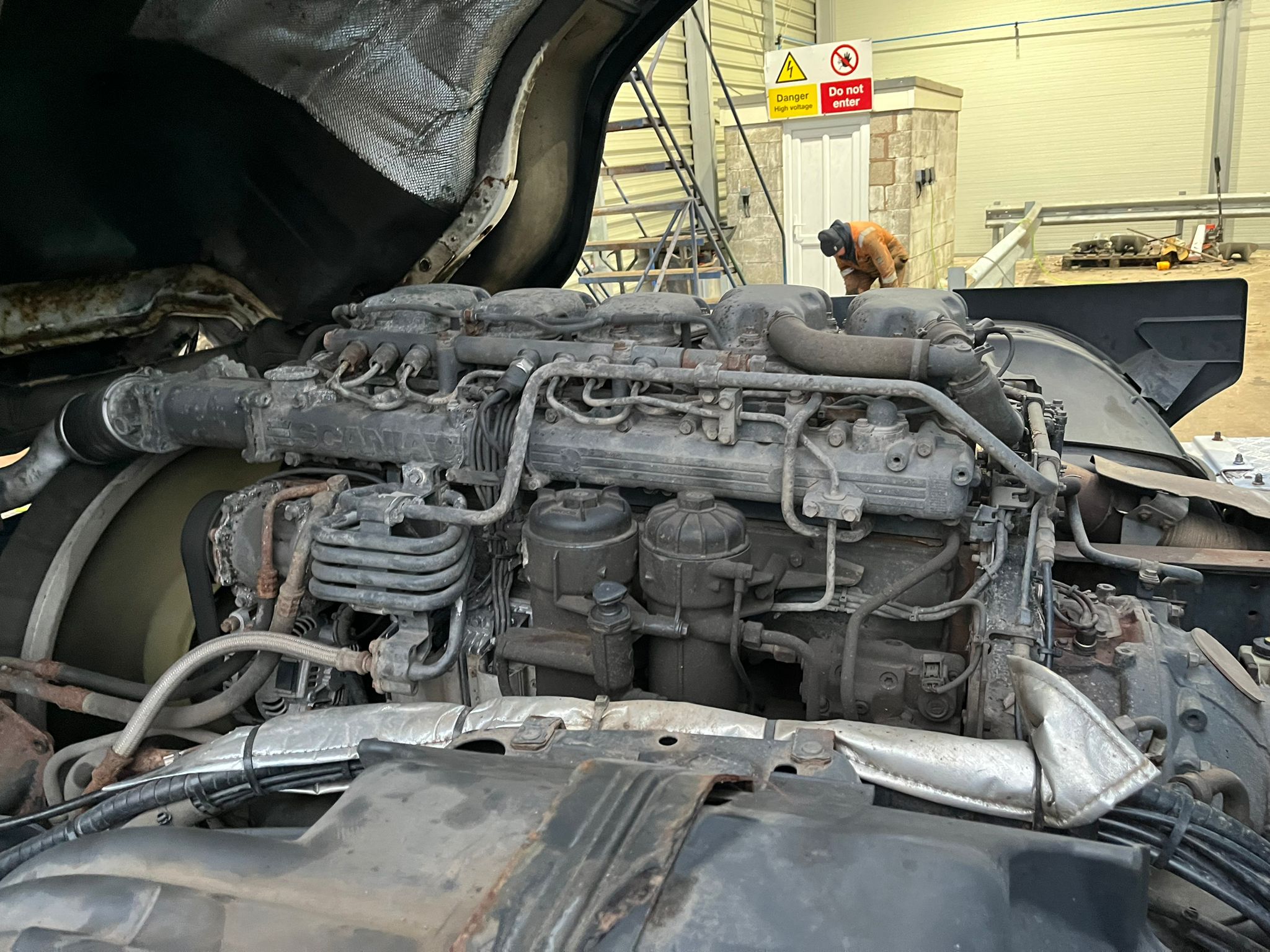Scania P320 6×2 10 Tyre Rear Lift Insulated Box Van