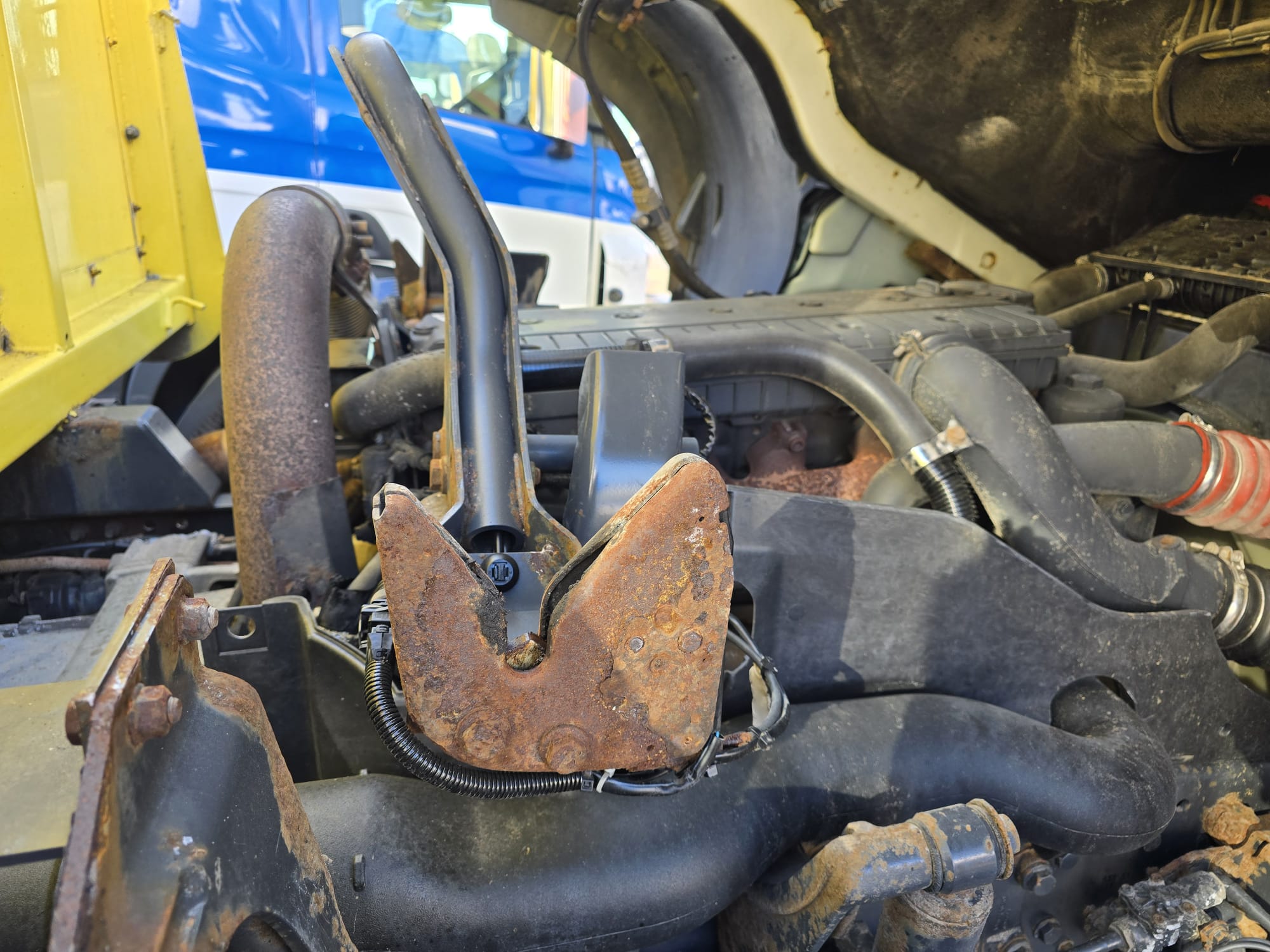 Mercedes Axor 2529 Rear Lift Brick Grab Manual