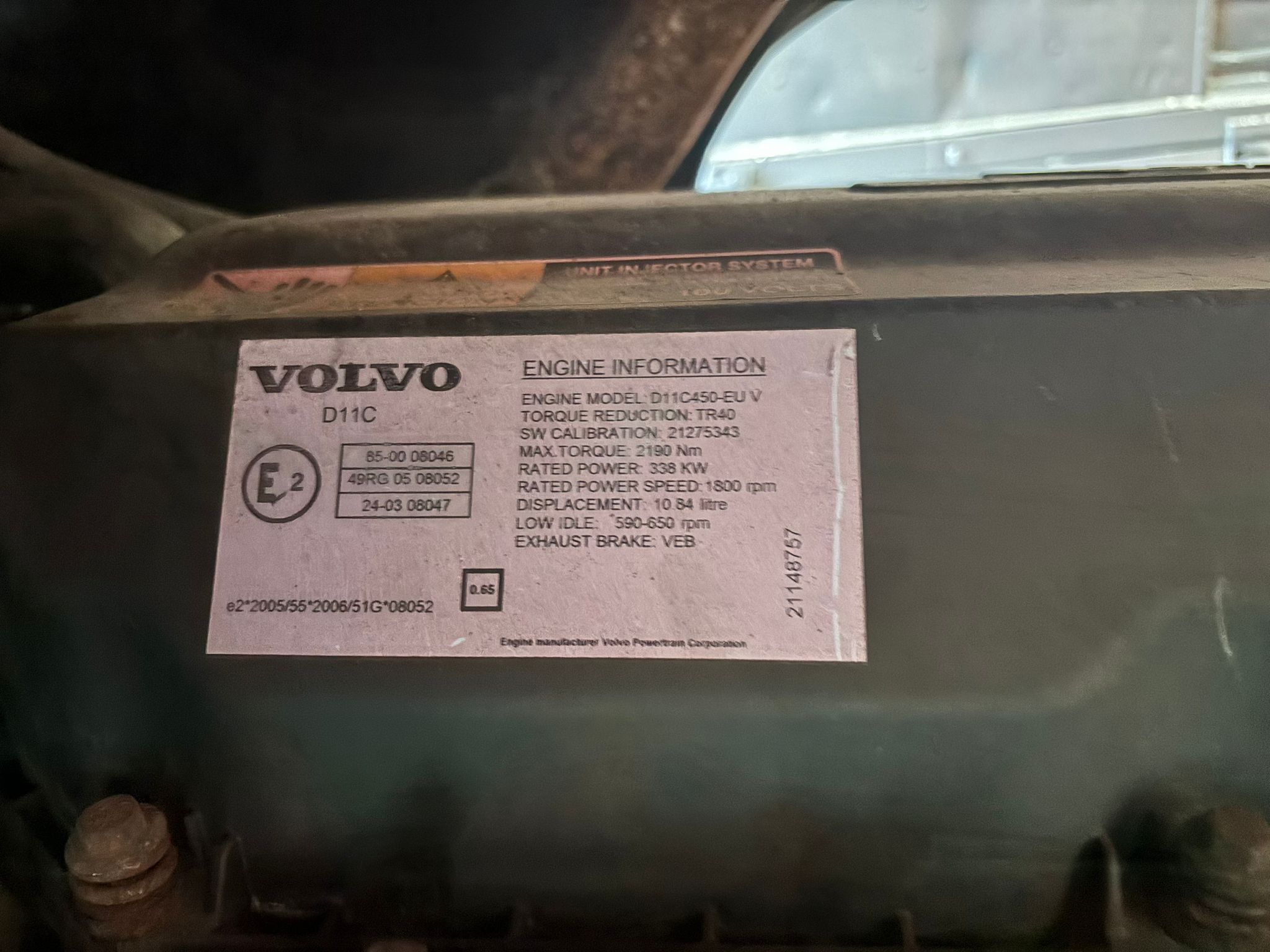 Volvo FM 450 6×2 Sleeper Cab Curtainsider