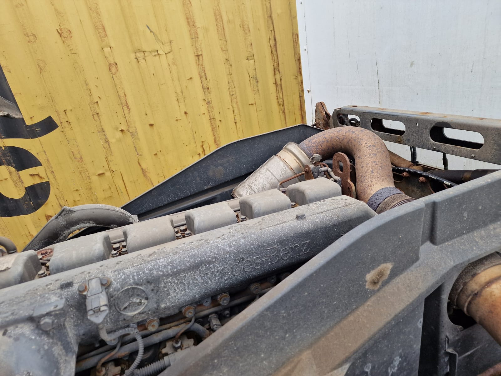 Mercedes 2543 6×2 10 Tyre Rear Lift Sleeper Cab Box Van