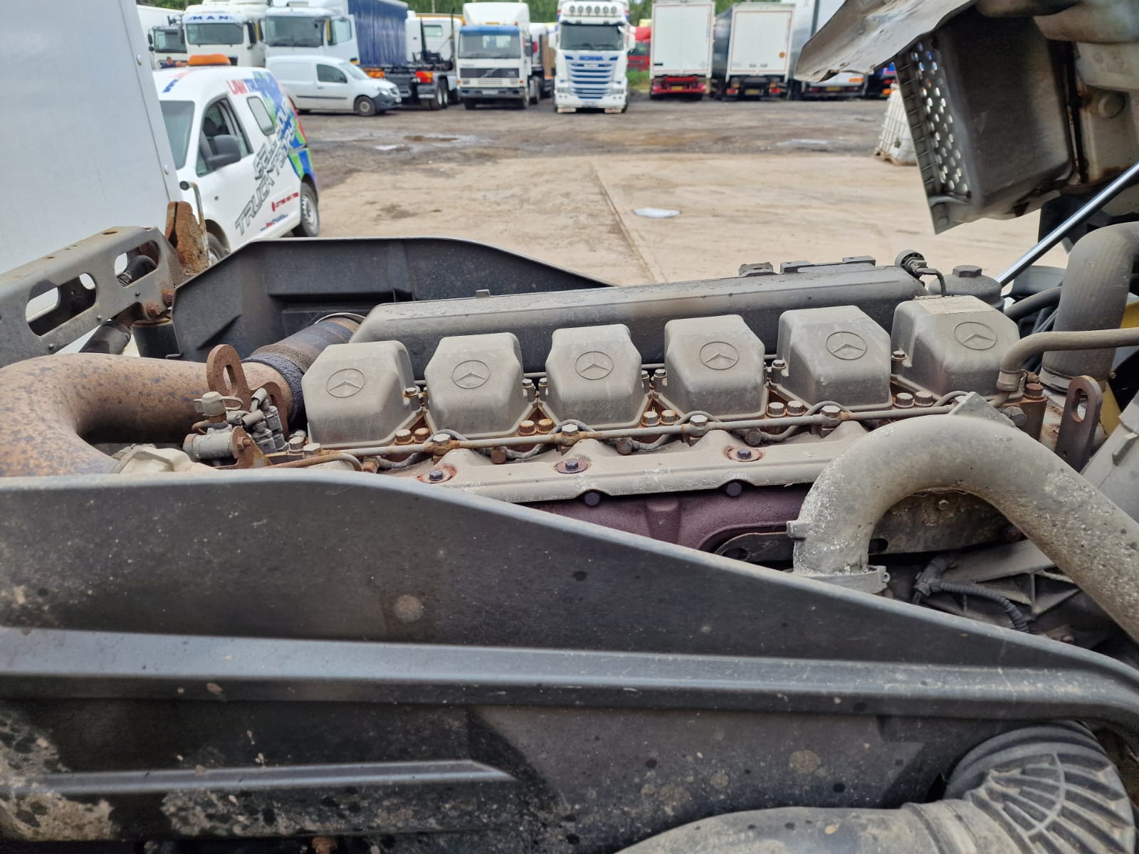 Mercedes 2543 6×2 10 Tyre Rear Lift Sleeper Cab Box Van