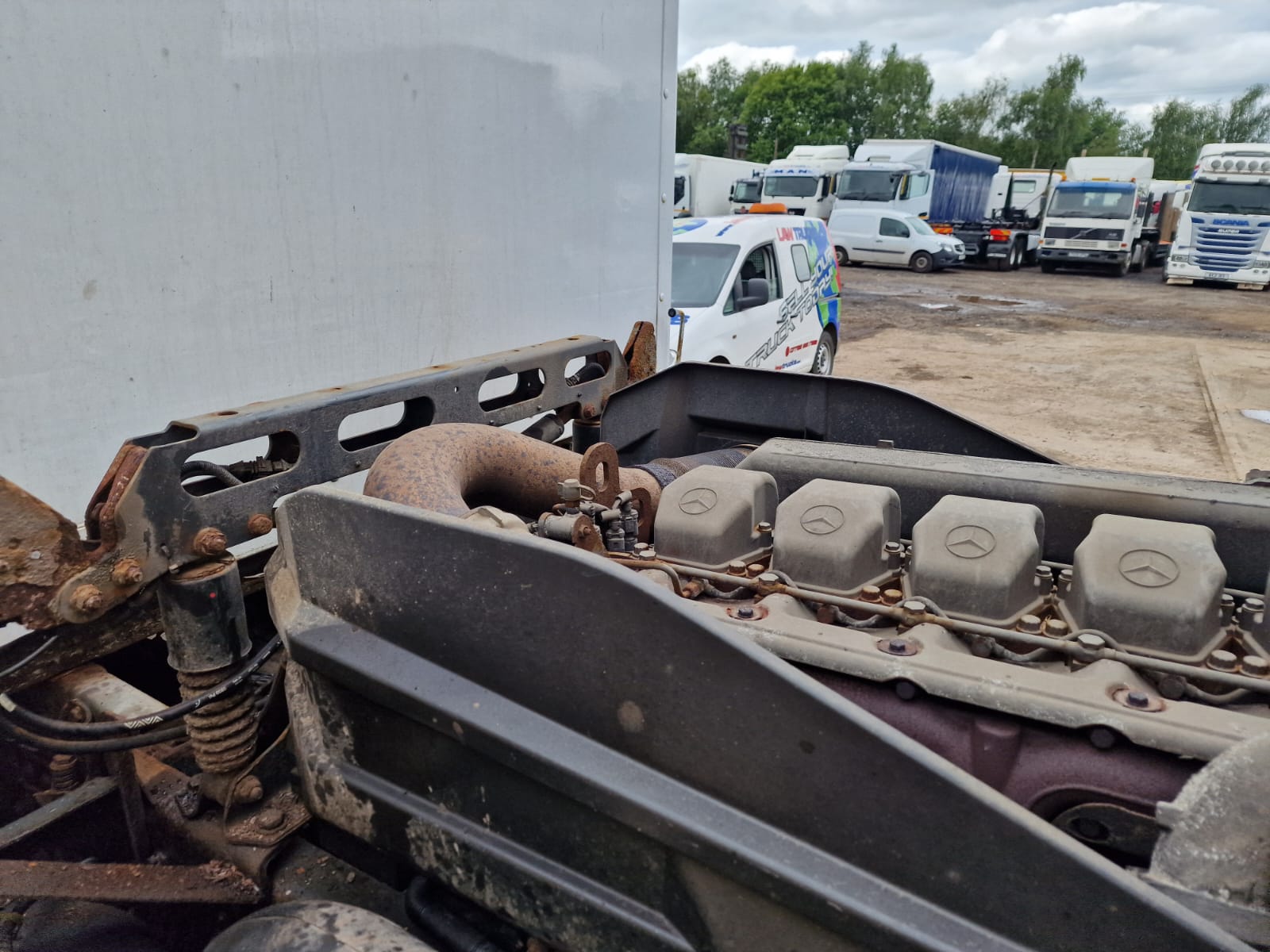 Mercedes 2543 6×2 10 Tyre Rear Lift Sleeper Cab Box Van