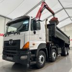 Hino 700 3241 8×4 Sleeper Cab Steel Tipper Grab - thumbnail