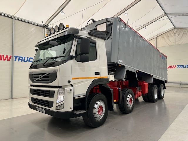 Volvo FM 380 8×4 Day Cab Tipper