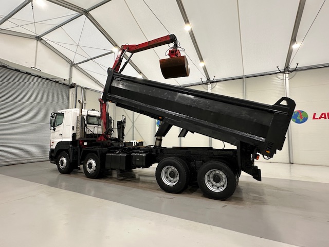 Hino 700 3241 8×4 Sleeper Cab Steel Tipper Grab
