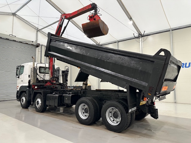 Hino 700 3241 8×4 Sleeper Cab Steel Tipper Grab