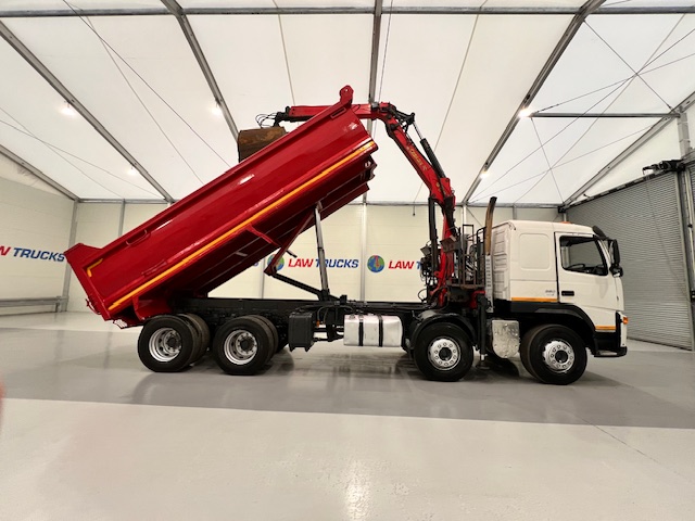 Volvo FM 400 8×4 Steel Tipper Grab Manual
