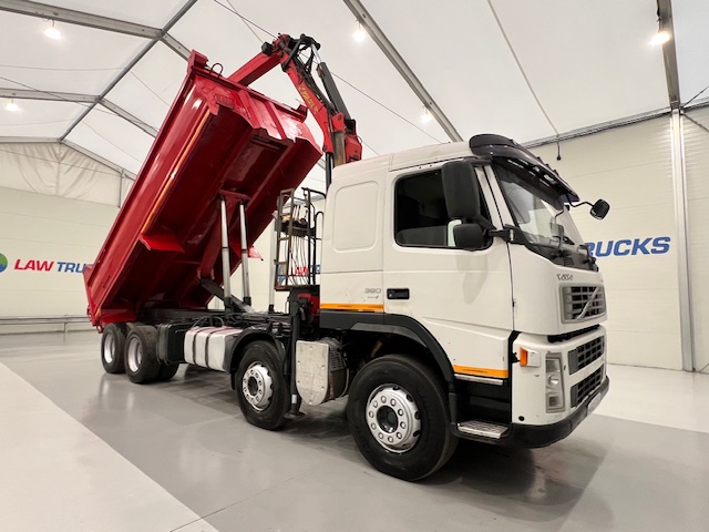 Volvo FM 400 8×4 Steel Tipper Grab Manual