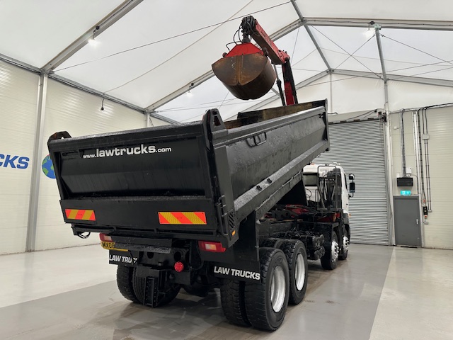 Hino 700 3241 8×4 Sleeper Cab Steel Tipper Grab
