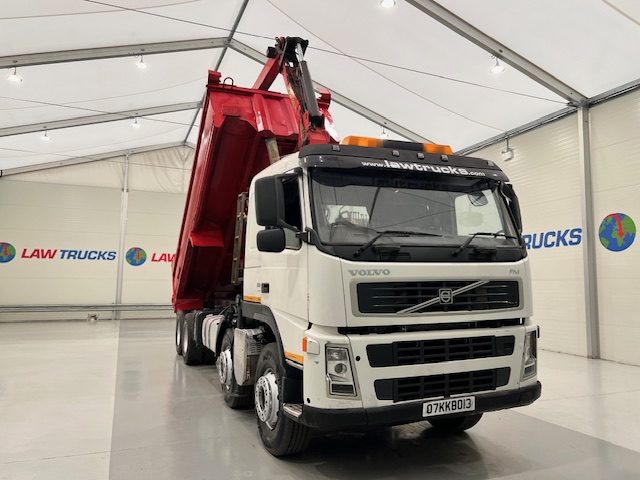 Volvo FM 400 8×4 Steel Tipper Grab Manual