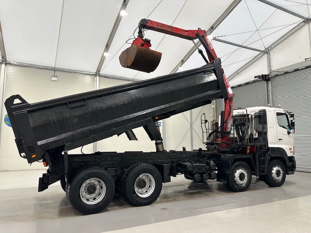 Hino 700 3241 8×4 Sleeper Cab Steel Tipper Grab