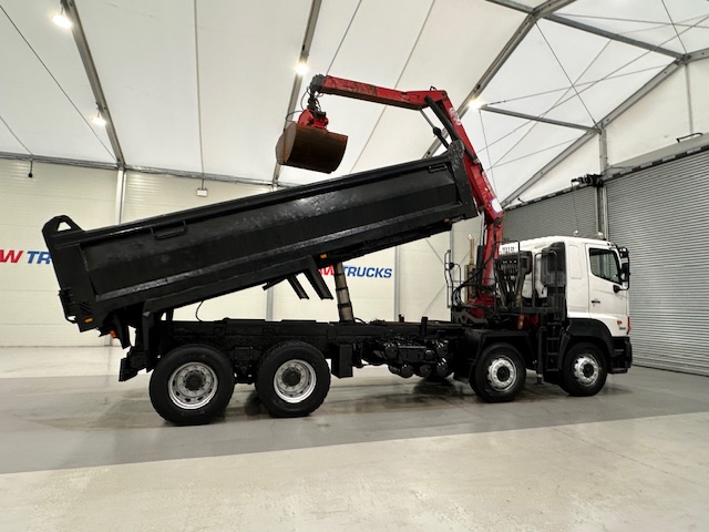 Hino 700 3241 8×4 Sleeper Cab Steel Tipper Grab