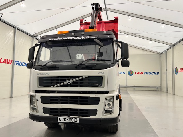 Volvo FM 400 8×4 Steel Tipper Grab Manual