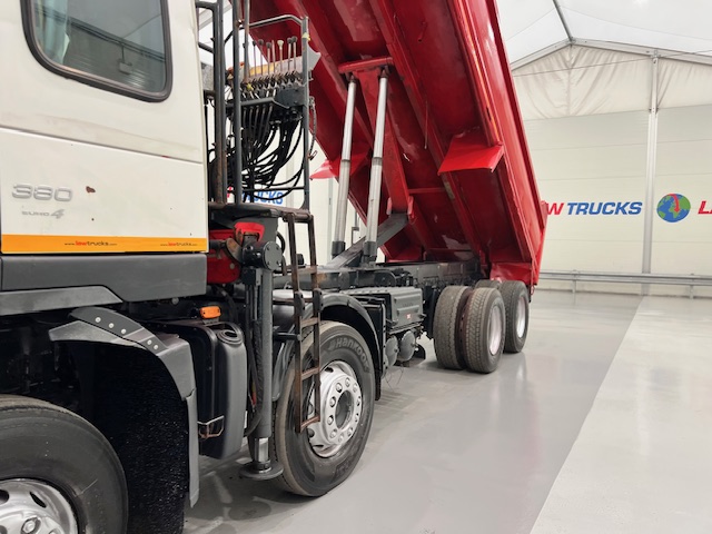 Volvo FM 400 8×4 Steel Tipper Grab Manual