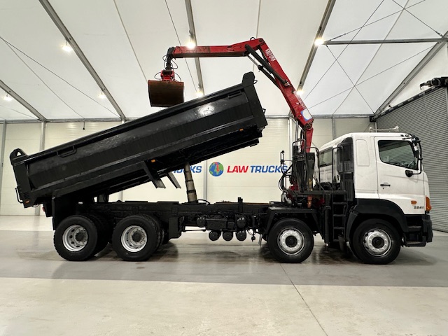 Hino 700 3241 8×4 Sleeper Cab Steel Tipper Grab