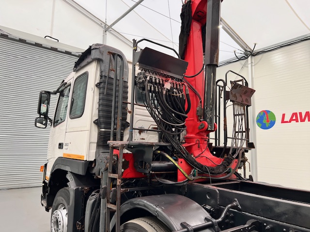 Volvo FM 400 8×4 Steel Tipper Grab Manual