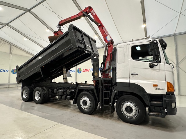 Hino 700 3241 8×4 Sleeper Cab Steel Tipper Grab