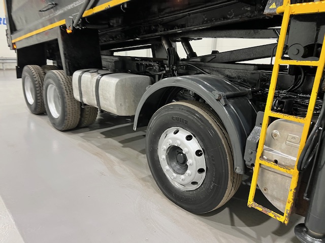 DAF CF85 360 8×4 Day Cab Steel Tipper Grab