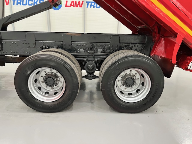Volvo FM 400 8×4 Steel Tipper Grab Manual