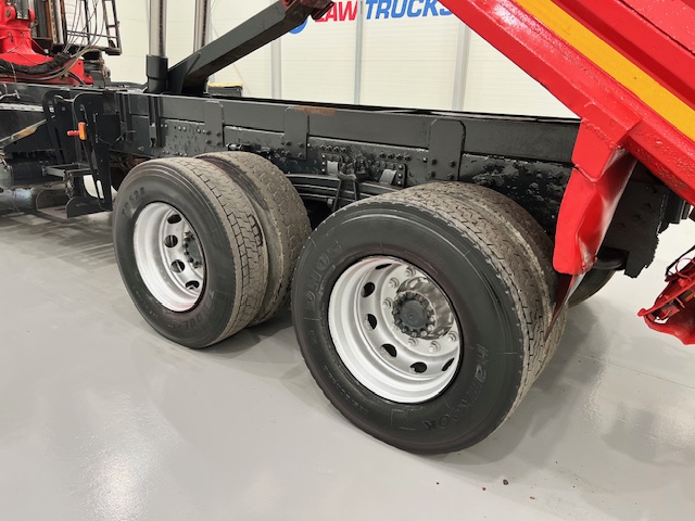 Volvo FM 400 8×4 Steel Tipper Grab Manual