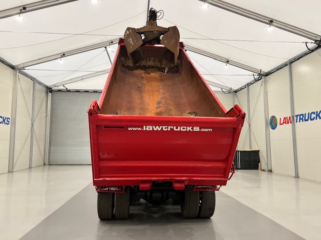 Volvo FM 400 8×4 Steel Tipper Grab Manual