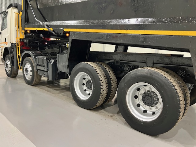 DAF CF85 360 8×4 Day Cab Steel Tipper Grab